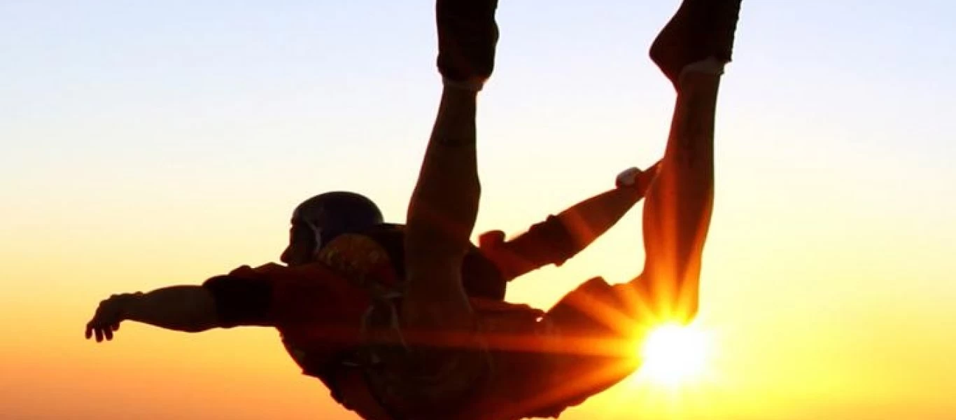 Κι όμως γίνεται: Δείτε πώς μπορείτε να επιβιώσετε ακόμη και αν πέσετε από αεροπλάνο χωρίς αλεξίπτωτο (φωτο)